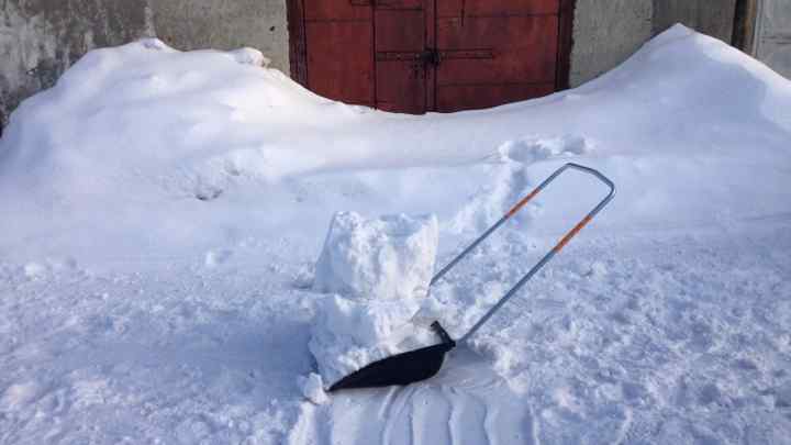 Як зробити снігову лопату