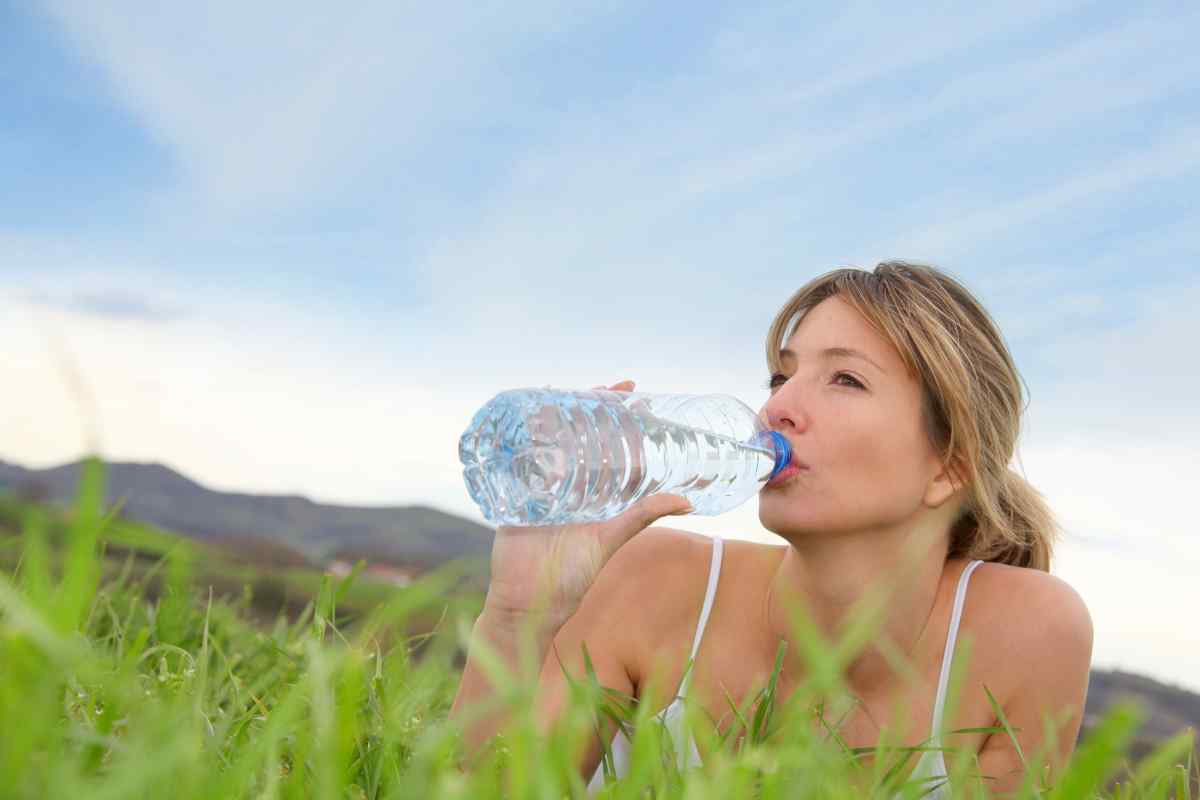 Як привчити себе пити більше води?