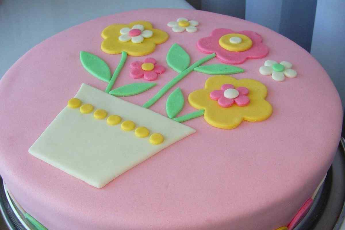 Як прикрасити торт мастикою в домашніх умовах для дитини