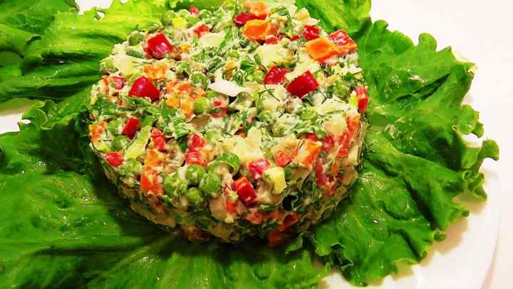 Які салати можна приготувати швидко і недорого