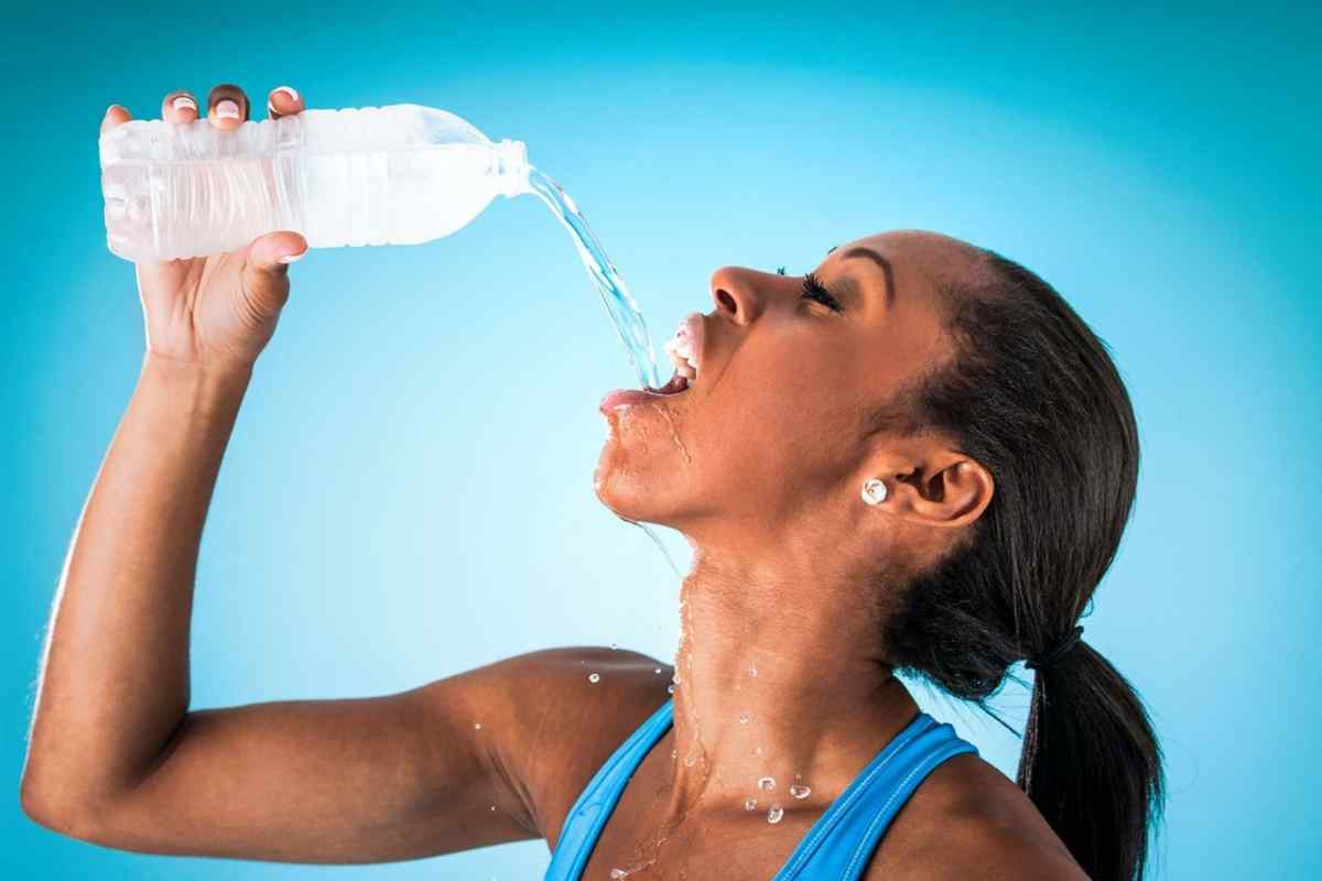 Чому треба пити багато води