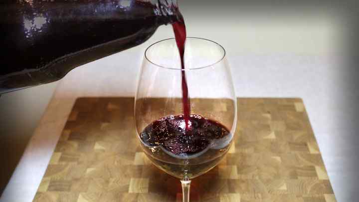 Як зробити чорноплідне вино