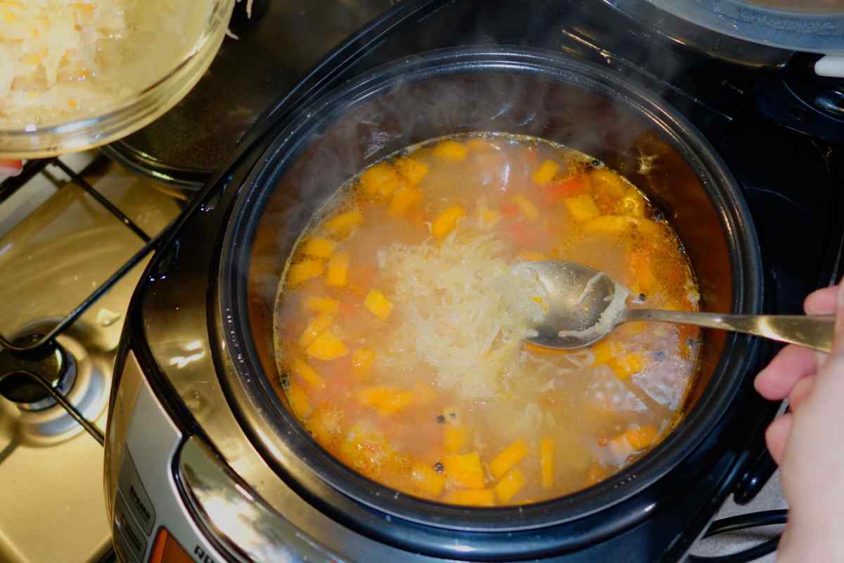 Як приготувати смачний суп зі скумбрії в мультиварку