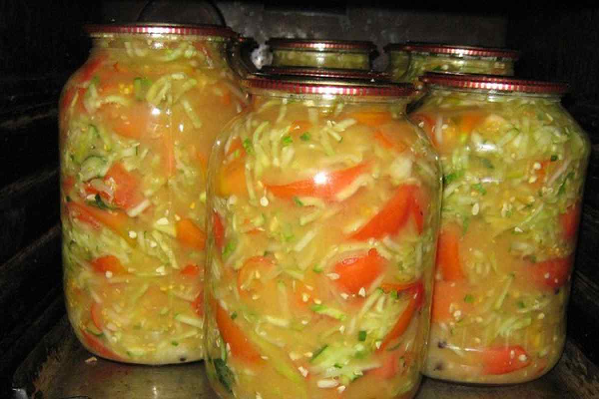 Як приготувати салат з огірків і помідорів на зиму