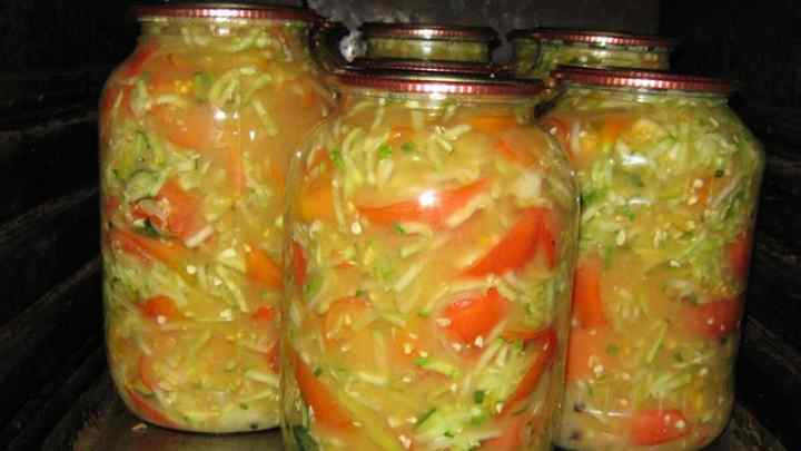 Як приготувати салат з огірків і помідорів на зиму