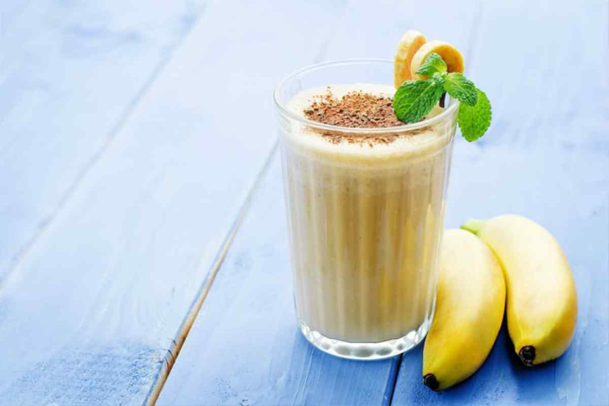 Рецепт молочного коктейлю з морозивом і бананом