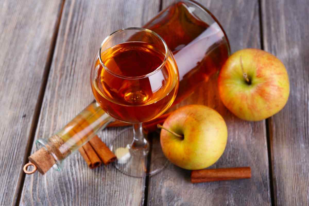 Як зробити яблучне вино