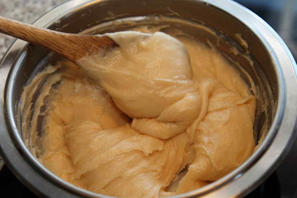 Як приготувати заварне тісто для еклерів і профітролів