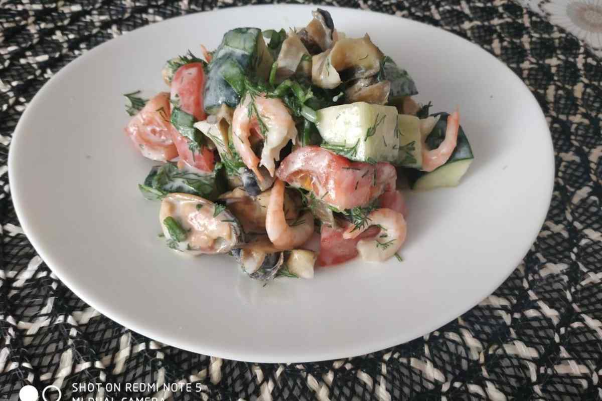 Як приготувати легкий салат з морепродуктами