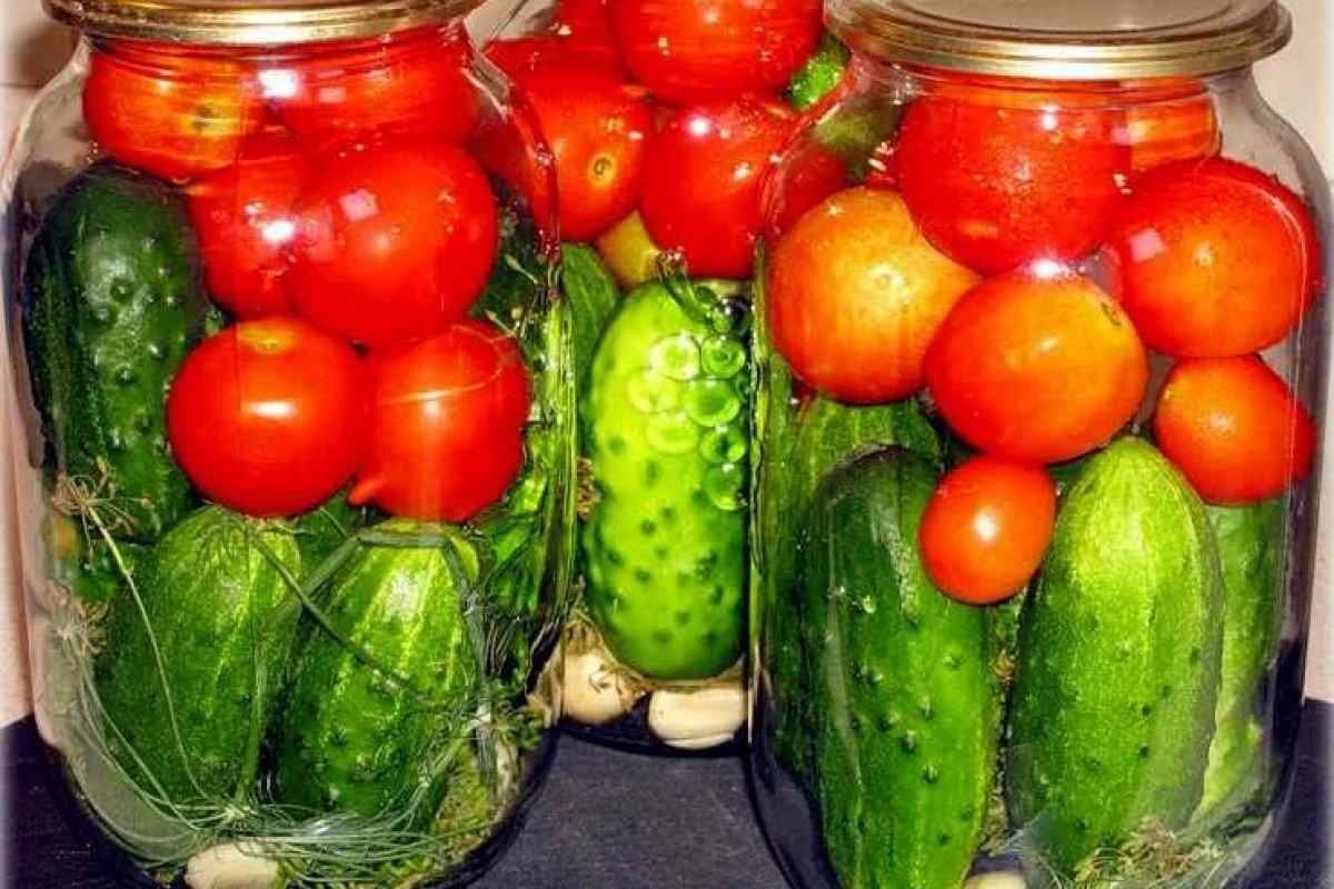 Як засолити на зиму огірки і помідори