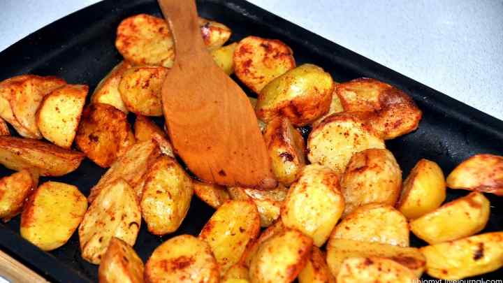 Як приготувати запечену картоплю