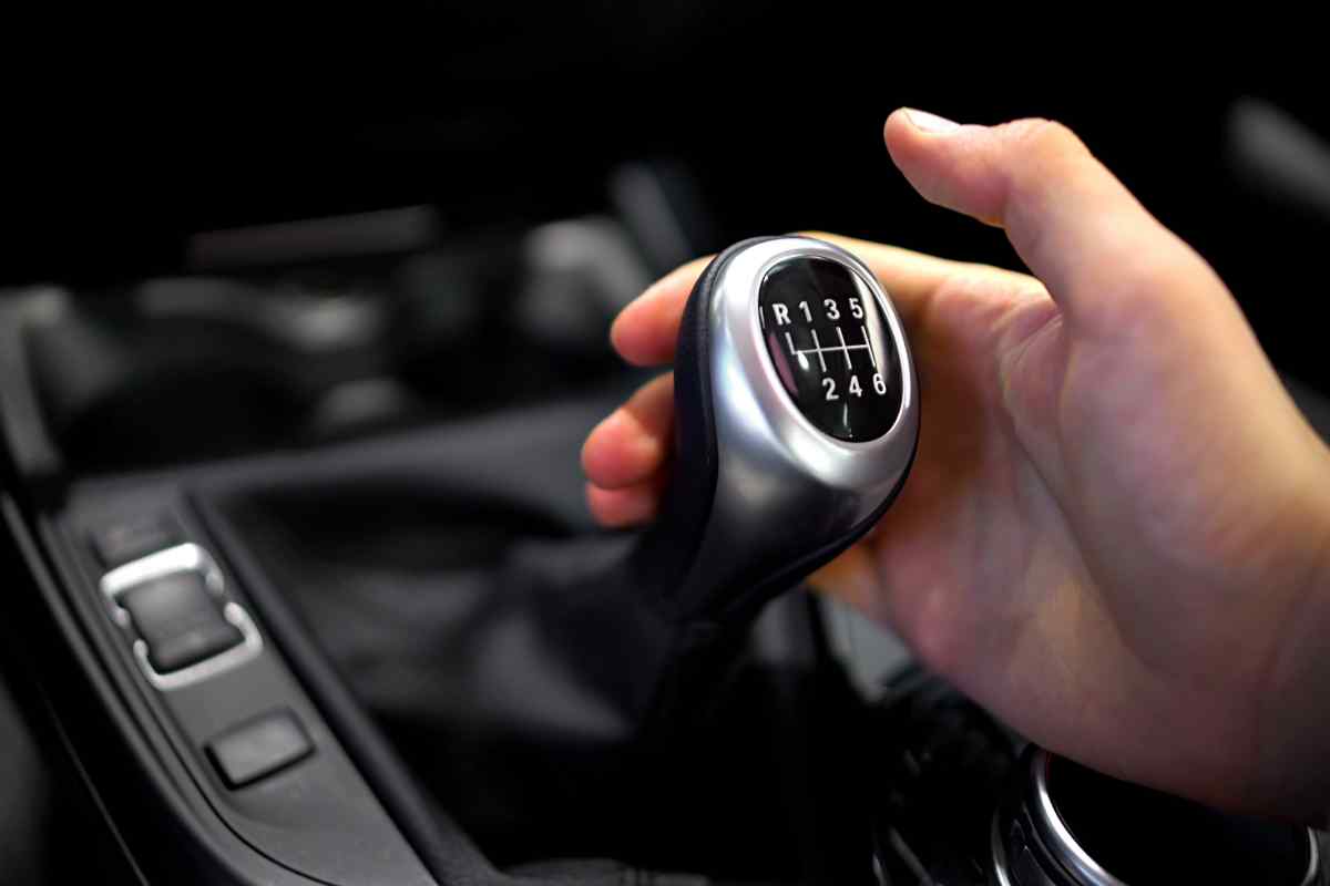 5 критичних помилок при керуванні автомобіля з МКПП, які допускають водії