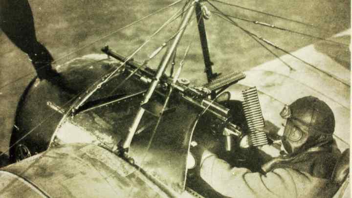 Як екіпажі літаків часів Першої світової війни примудрялися стріляти через гвинт