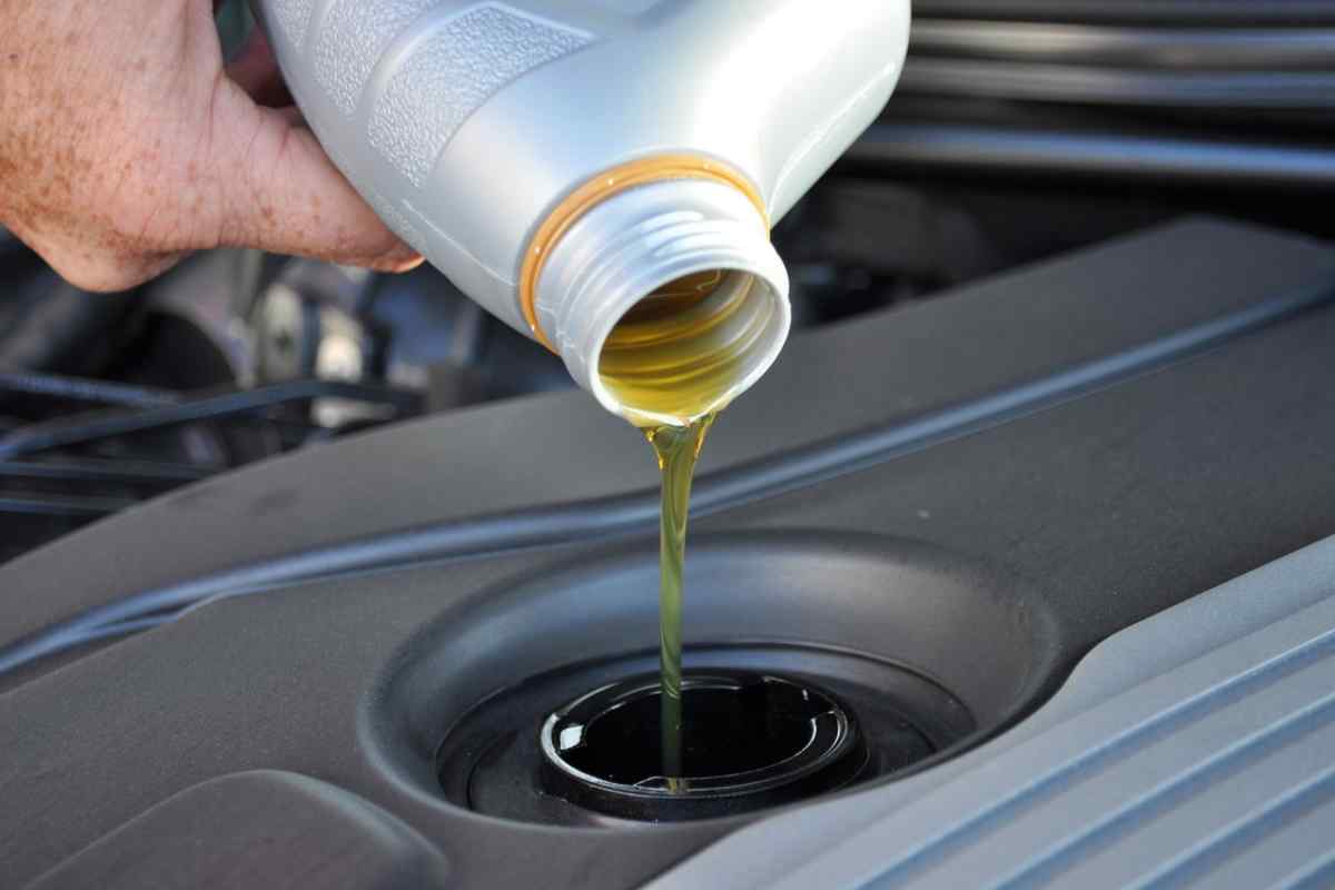 Один новий і 5 перевірених способів заміни олії в автомобілі