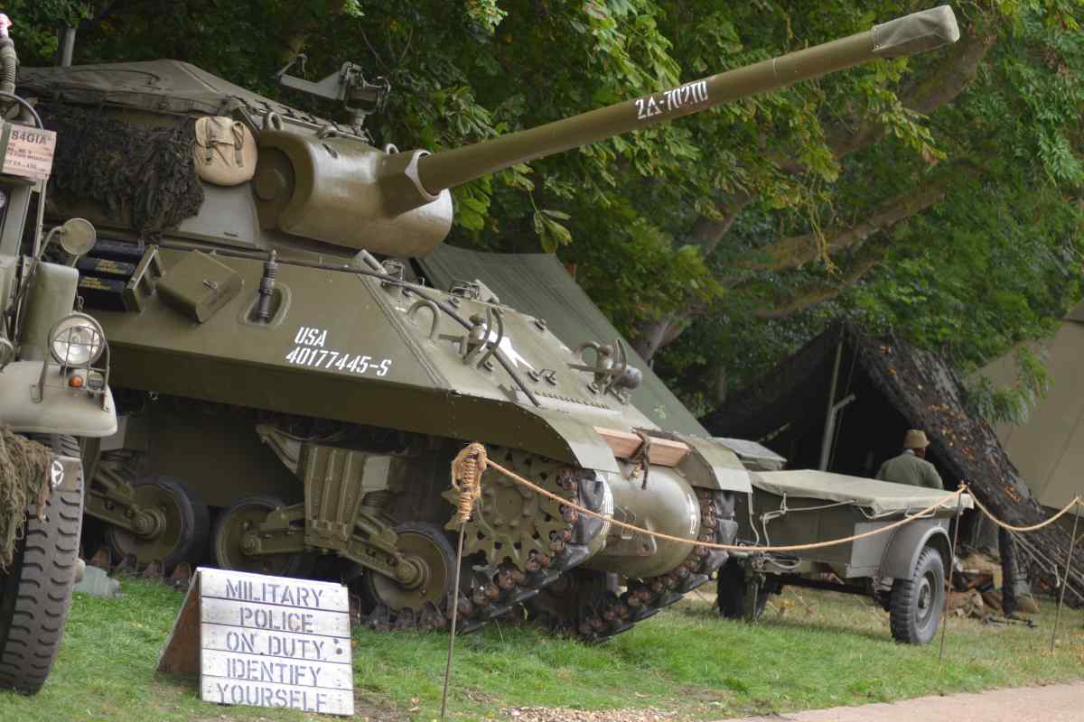 Для чого у деяких танків часів Другої світової війни на гарматі розташовувався "парасолька"