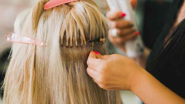 Як робити корекцію нарощеного волосся