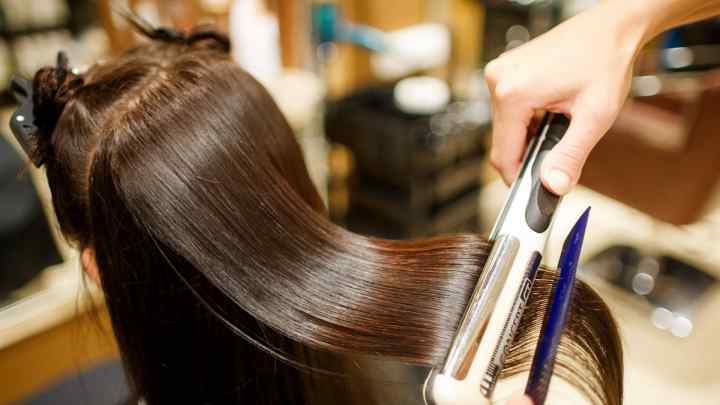 Як відновити пережжене волосся