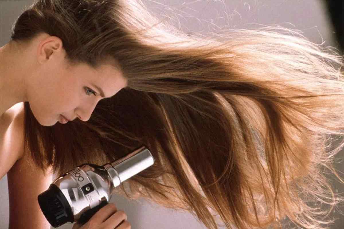 Як відновити волосся після використання фена