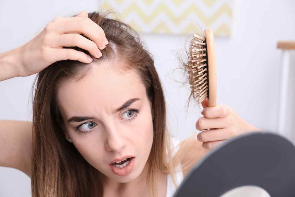Причини випадання волосся влітку