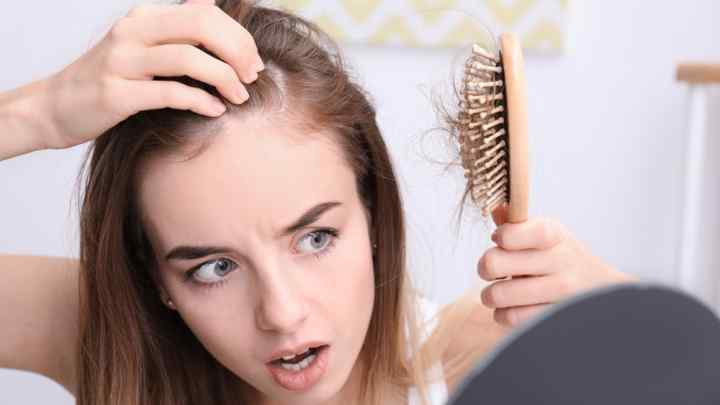 Причини випадання волосся влітку