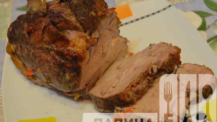 Як запекти свинину в духовці в рукаві смачній і соковитій