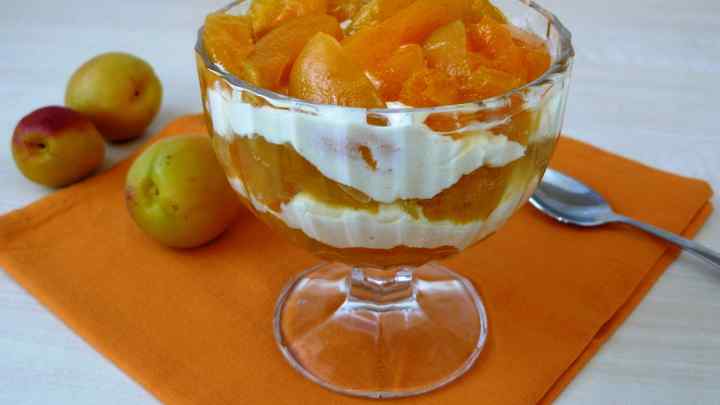 Творожний десерт з абрикосами