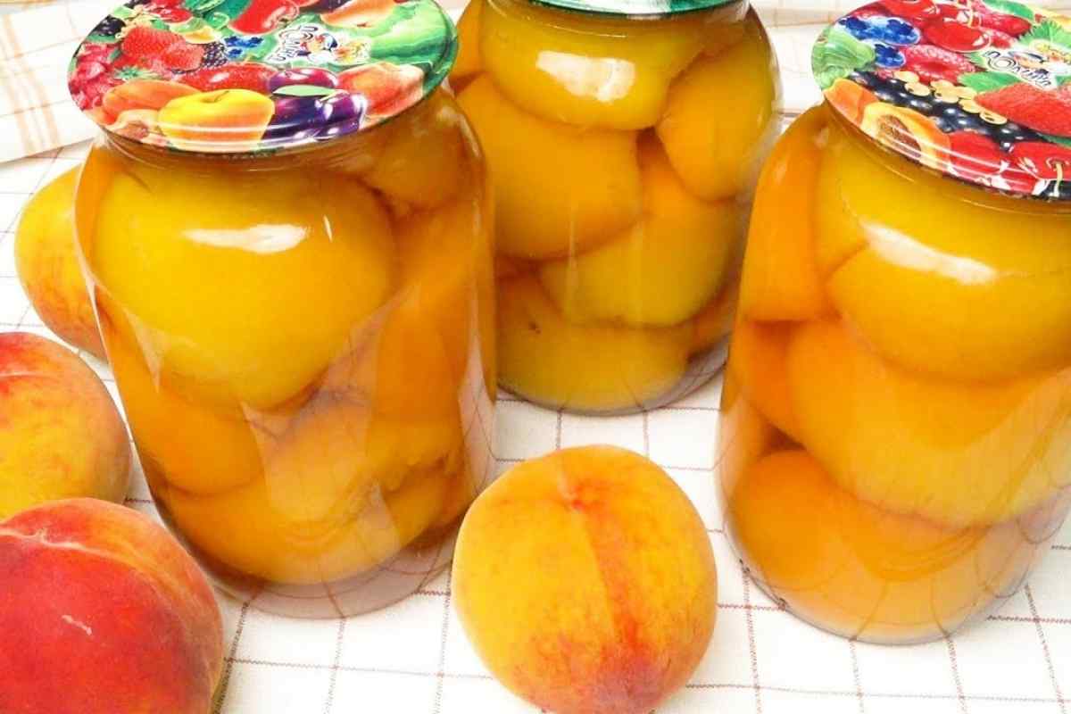 Як приготувати персики в сиропі на зиму