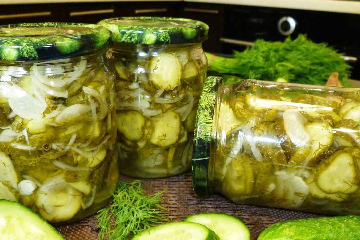 Як зробити салат з огірків на зиму
