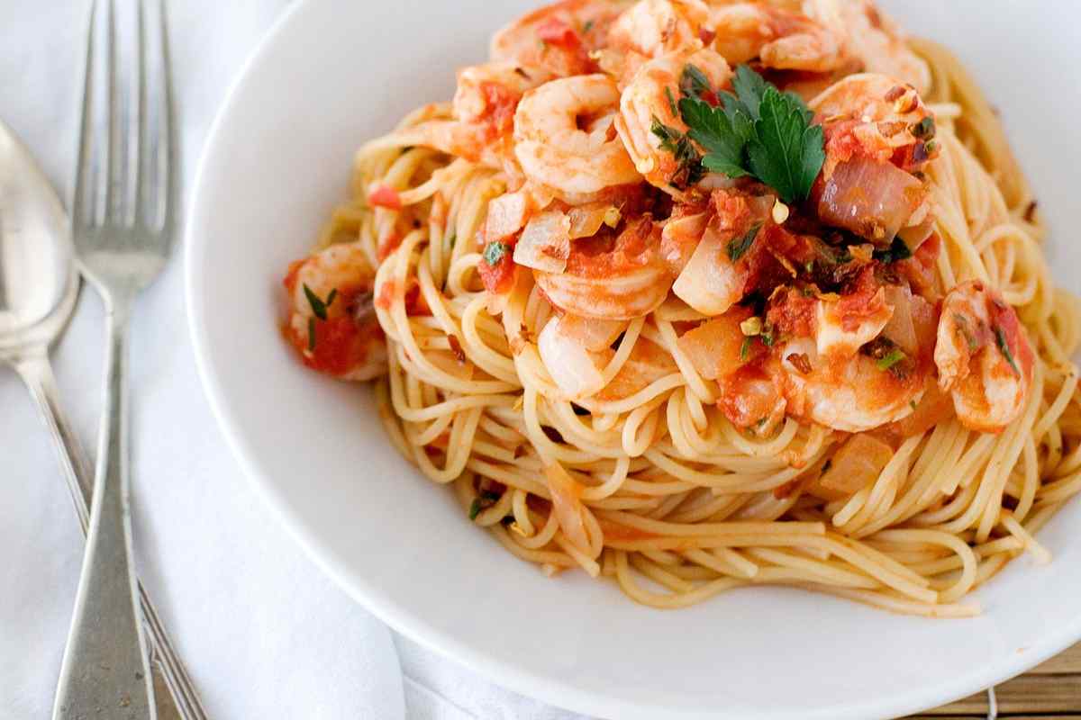 Спагетті з морепродуктами під вершковим соусом