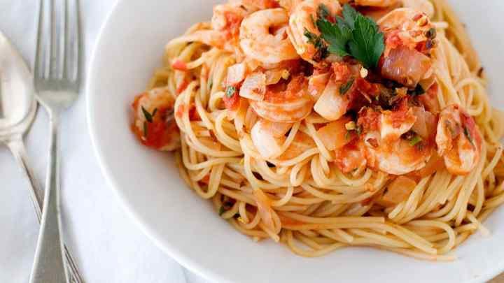Спагетті з морепродуктами під вершковим соусом