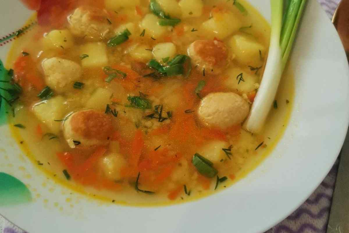 Як приготувати суп з тефтелями