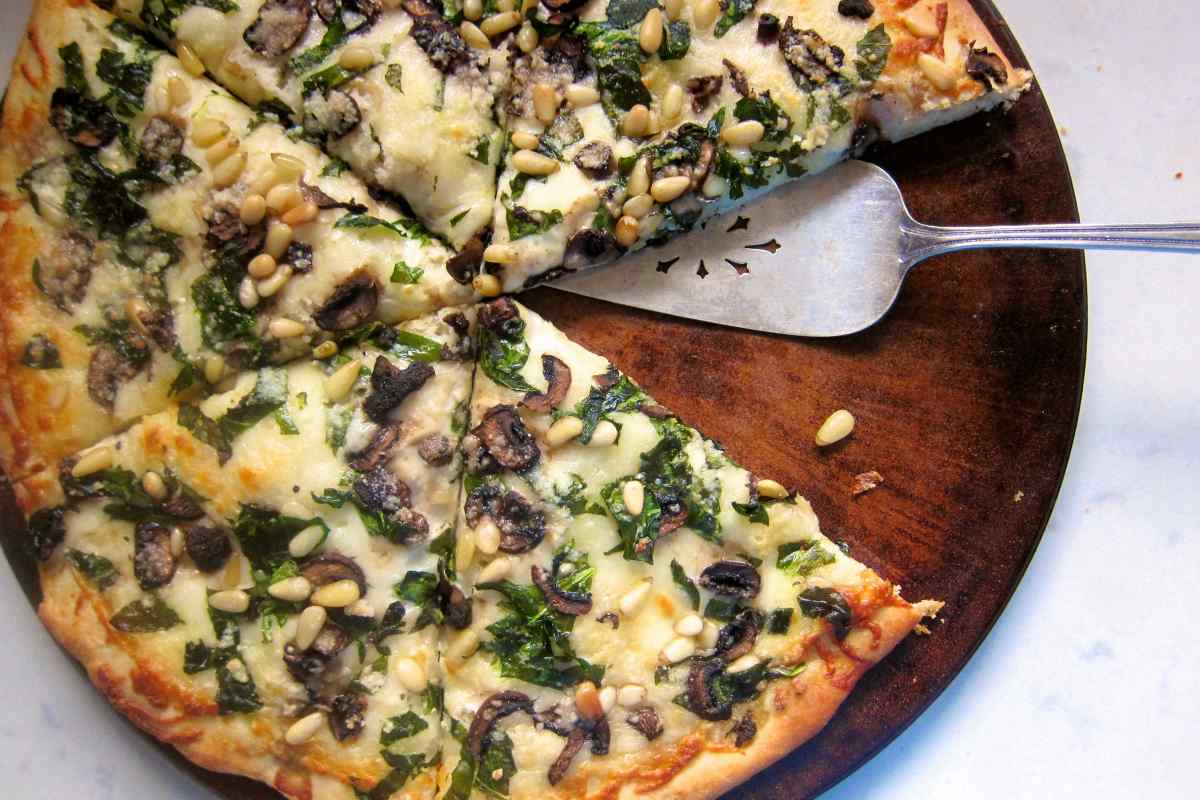 Як приготувати піцу з грибами і шпинатом