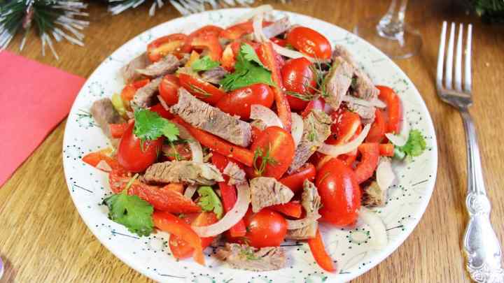 Як приготувати яловичину з салатом і овочами