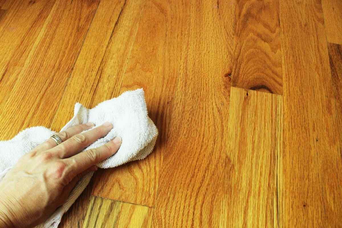 Як очистити підлогу від фарби