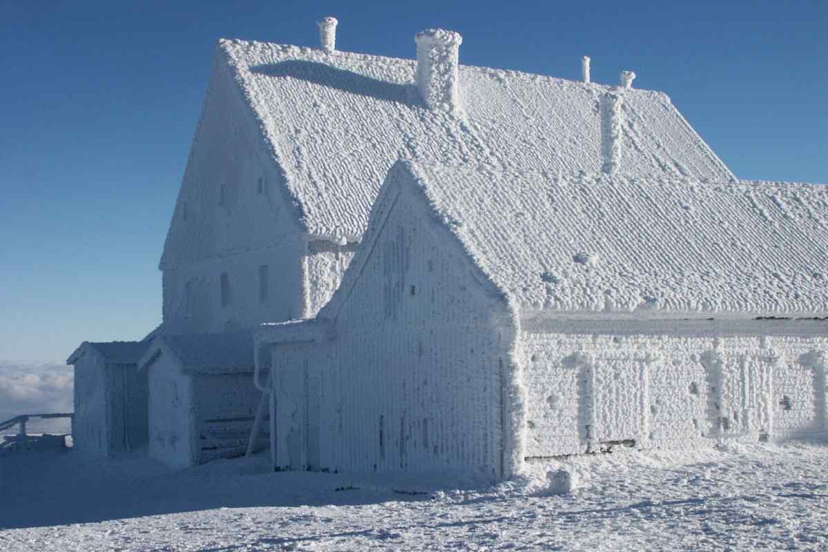 Як зробити будинок зимовим