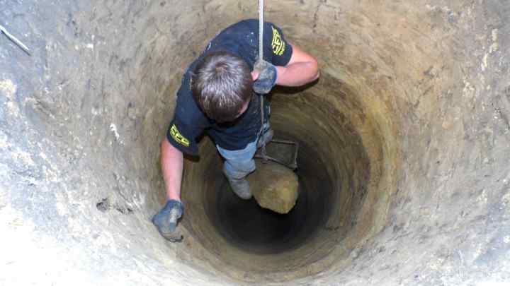 Як очистити вигрібну яму