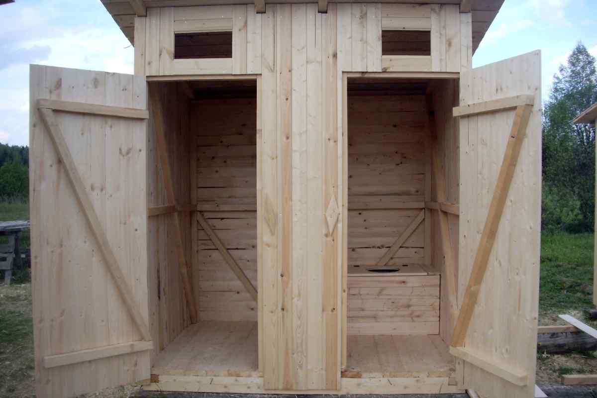Як зробити дерев 'яний туалет