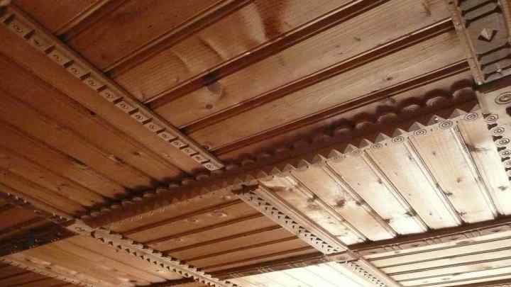 Як зробити стелю в дерев 'яному будинку