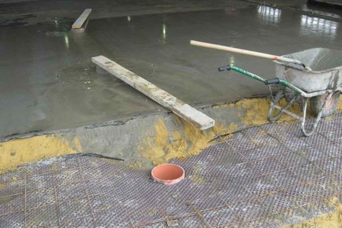 Як залити бетонну підлогу в гаражі