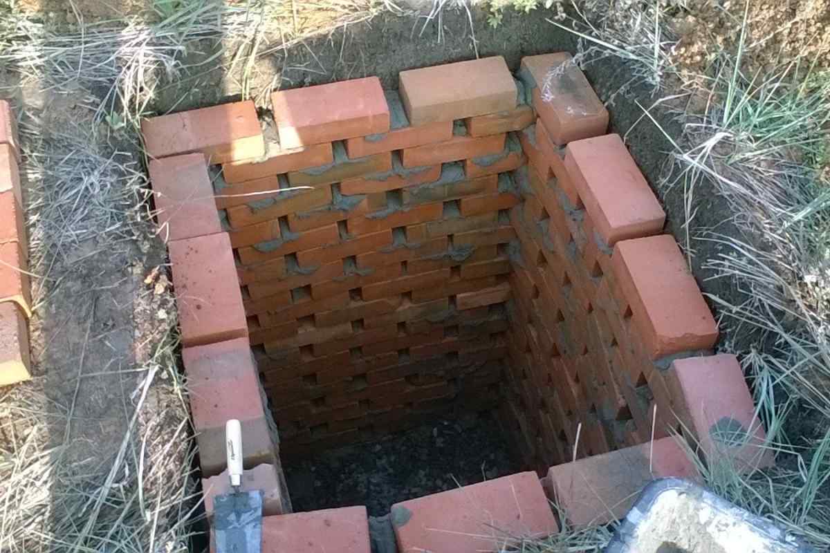 Як зробити вигрібну яму на дачі