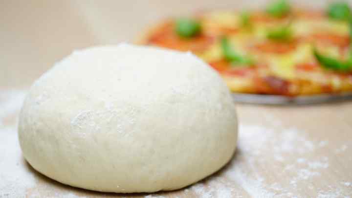 Як приготувати тісто для піци без дріжджів