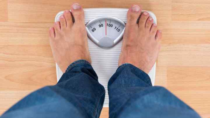 Як визначити чоловікові свою вагу