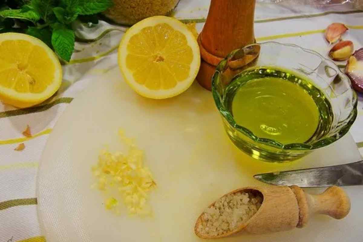 Як приготувати яєчний салат з травами і лимоном