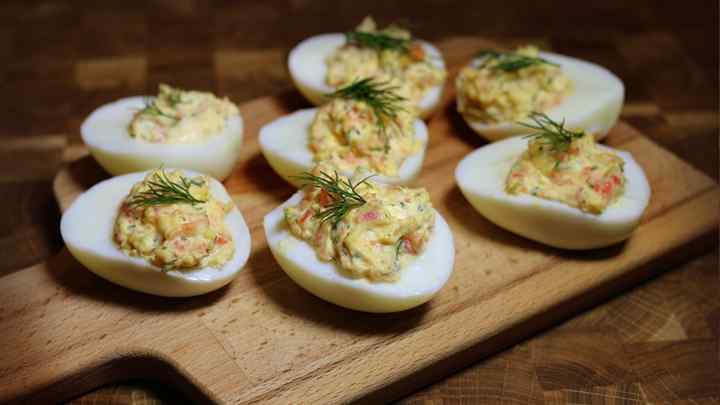 Як приготувати яйця з сирно-чечевичною начинкою