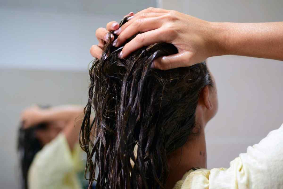 Як ополаскувати волосся оцтом