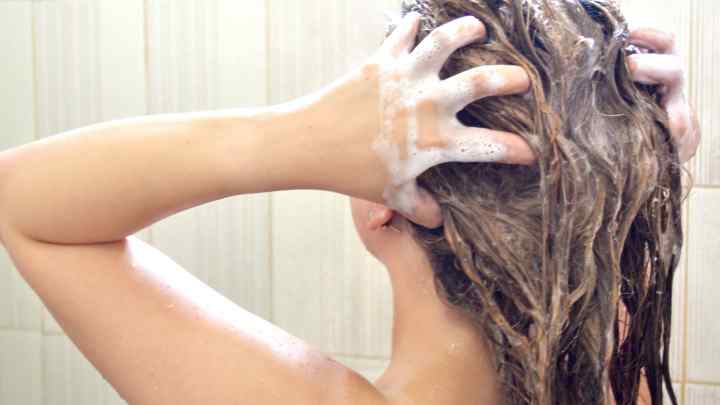 Як сушити волосся після купання в річці
