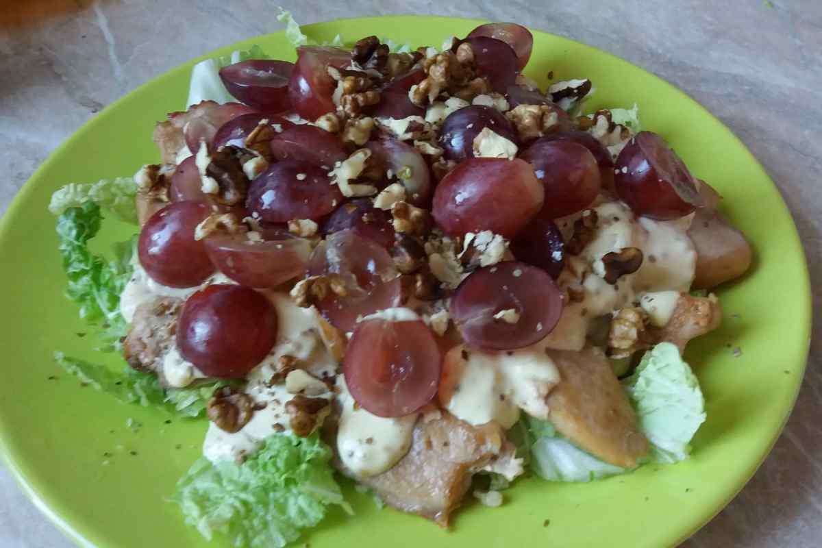 Шаровий салат з волоськими горіхами