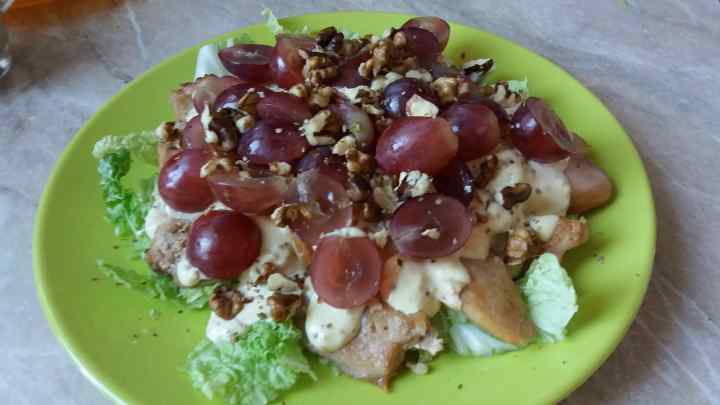 Шаровий салат з волоськими горіхами
