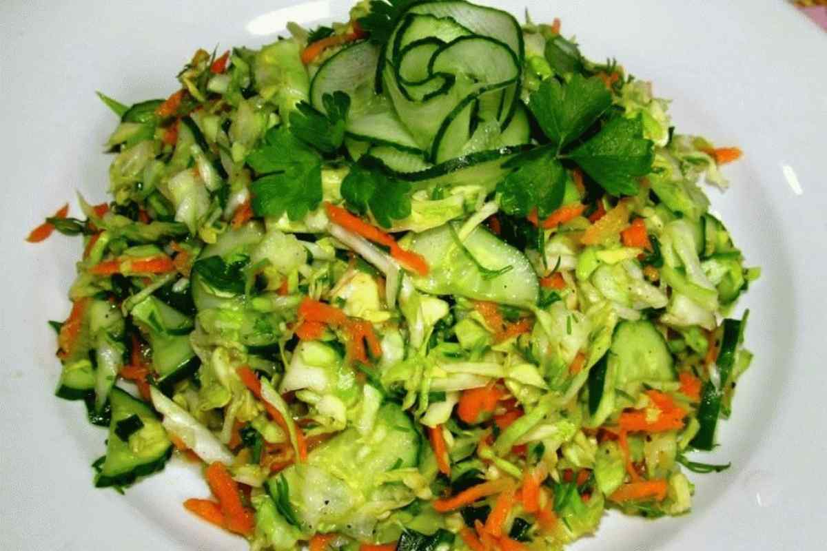 Як готувати недорогі салати з овочів