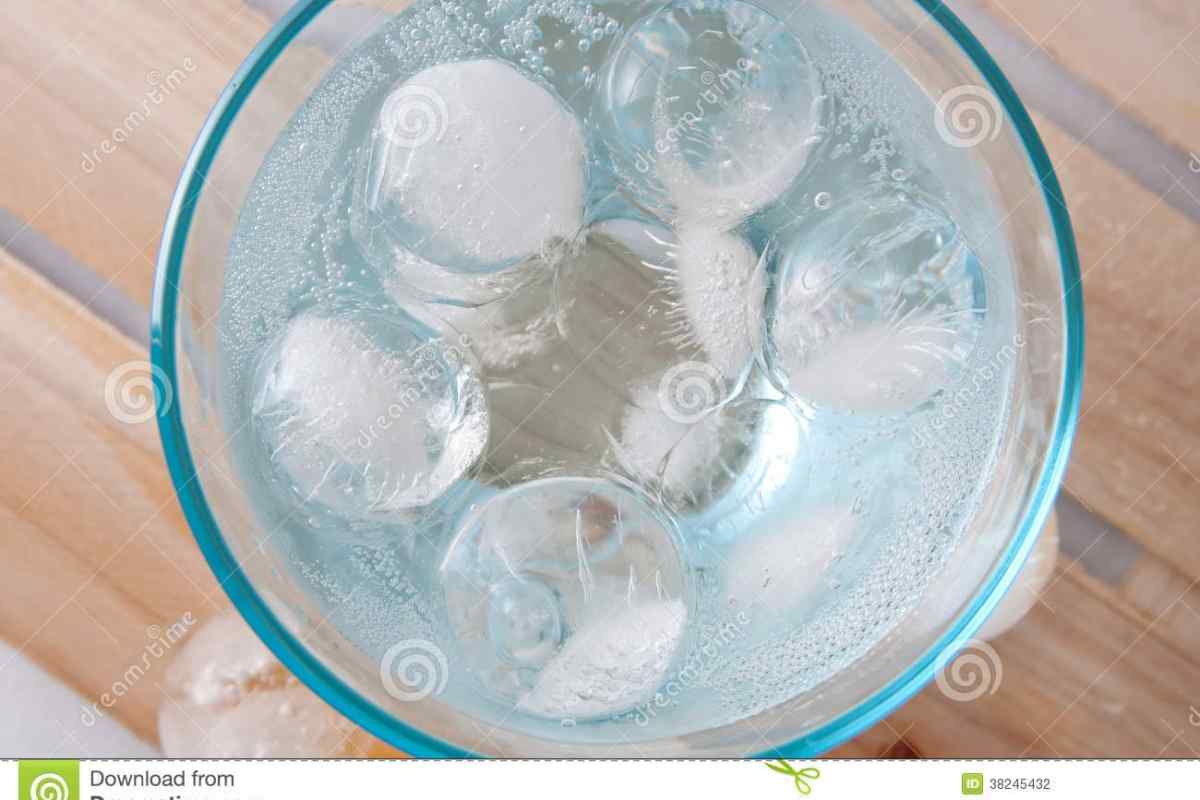 Чому вода не замерзає під товстим шаром льоду?